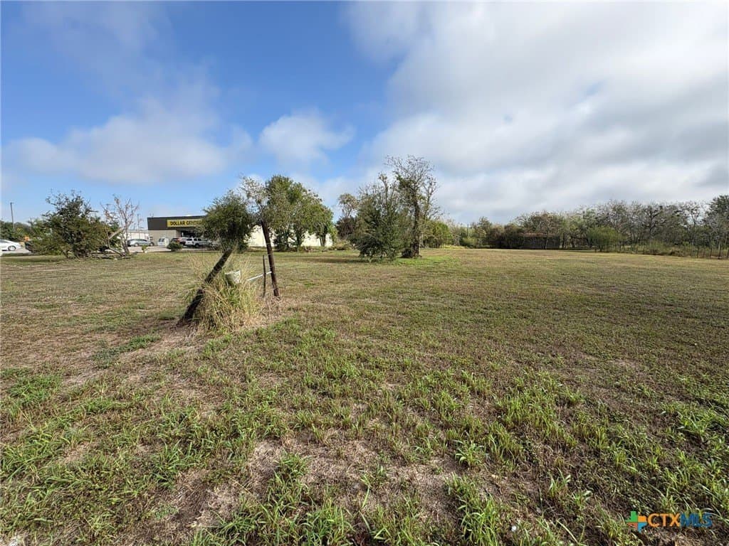 0.5 acres in Victoria County - photo 7