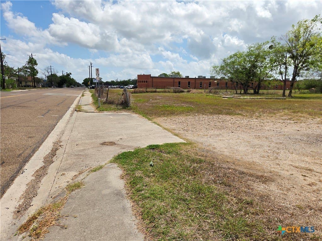 5.29 acres in Victoria County - photo 6