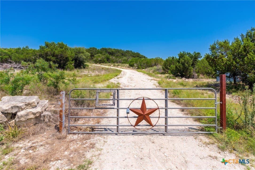 17.52 acres in Travis County gallery image 4