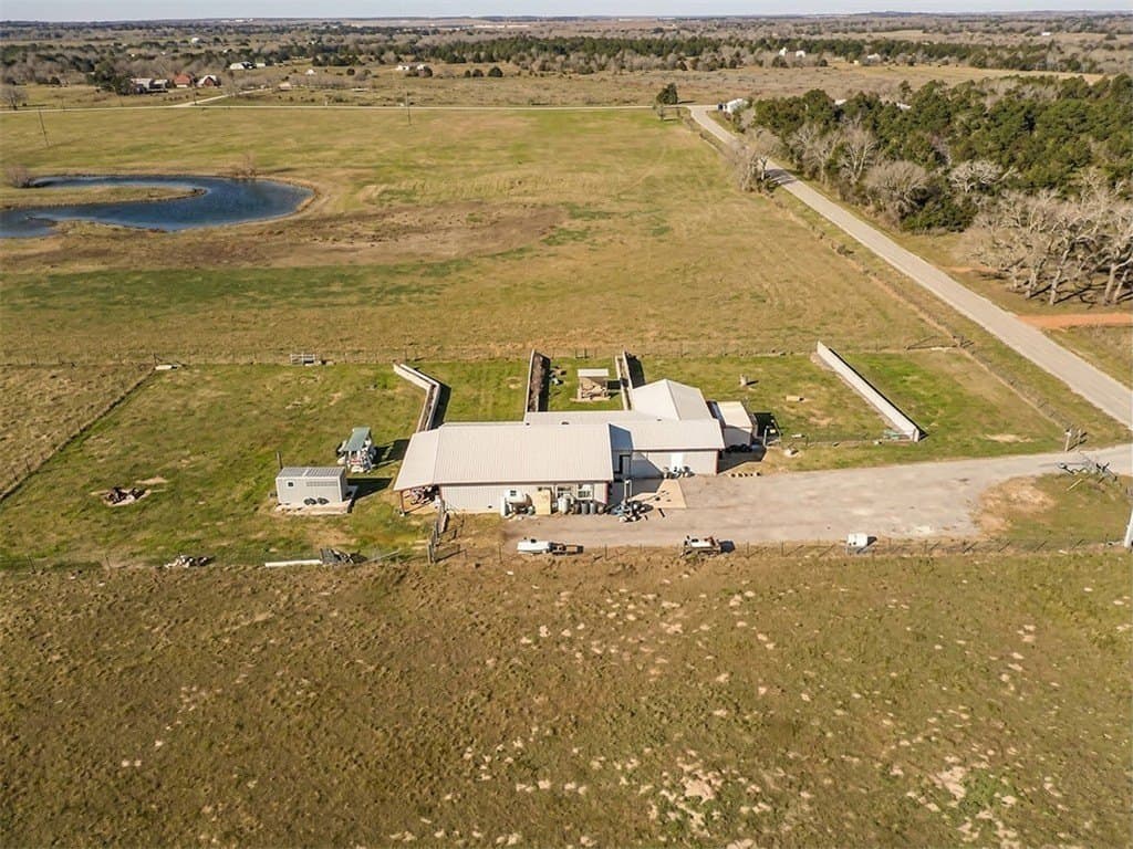 1 acres in Bastrop County gallery image 2