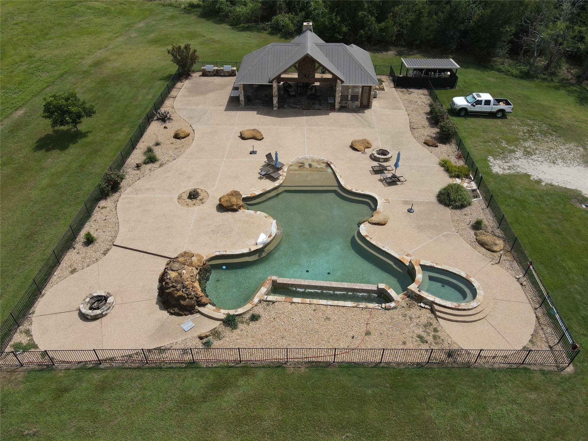 2 acres in Navarro County gallery image 2