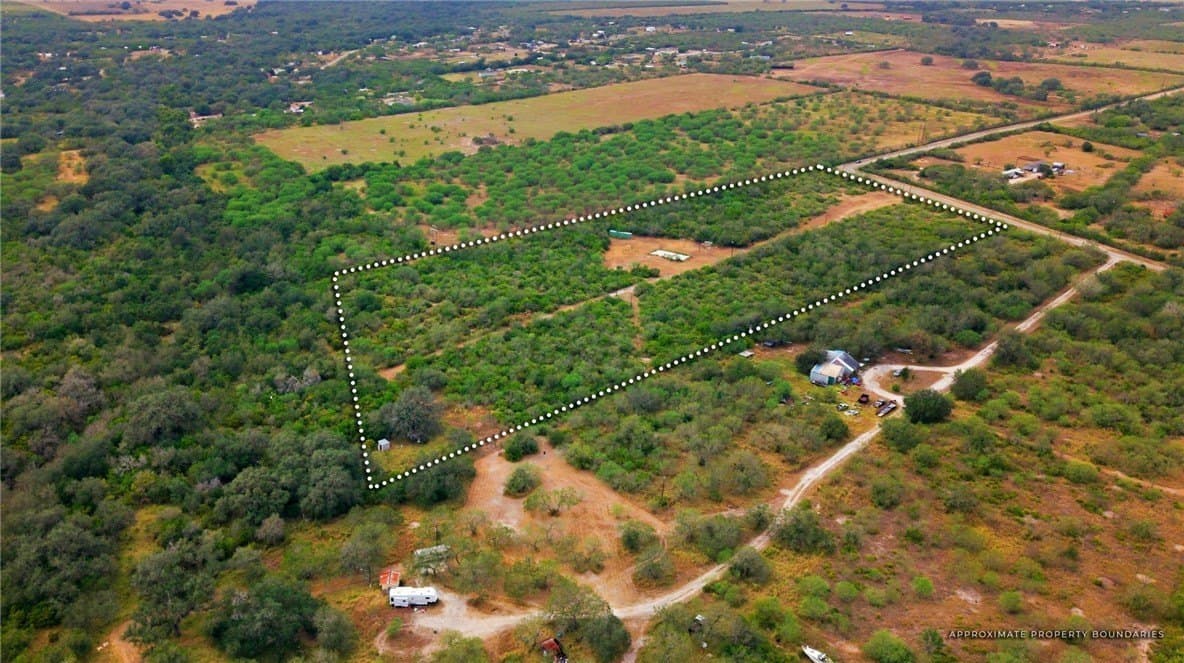 10 acres in Bee County - photo 2