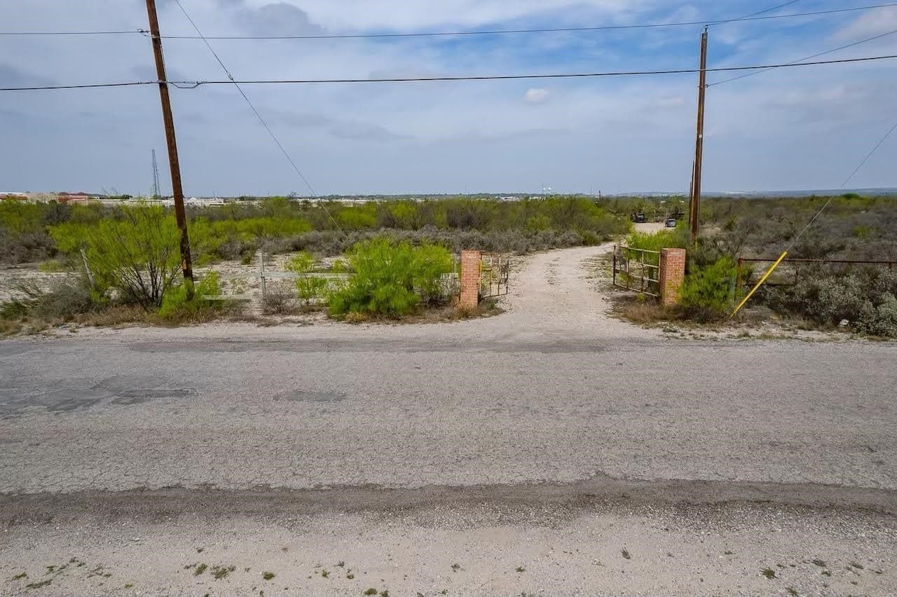 16.27 acres in Val Verde County gallery image 3