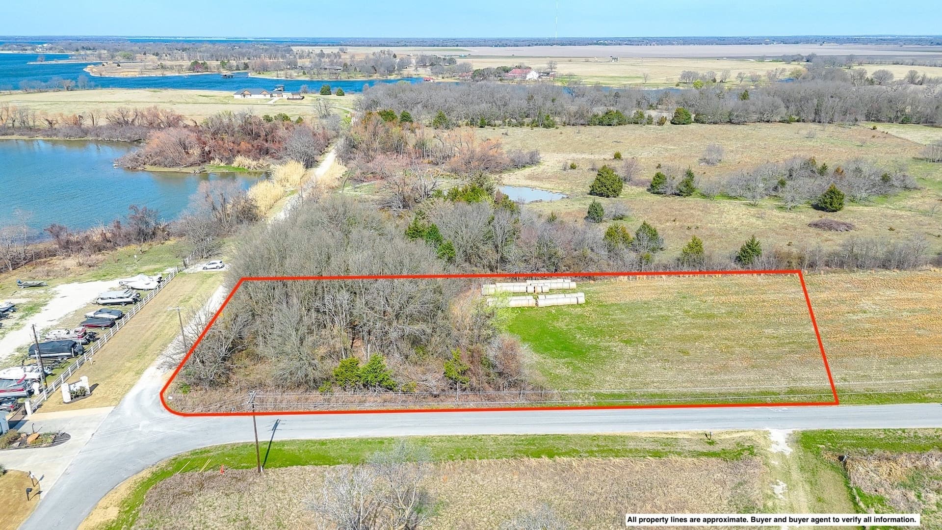 1.3 acres in Navarro County