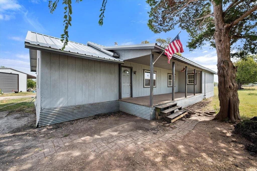 98.82 acres in Navarro County