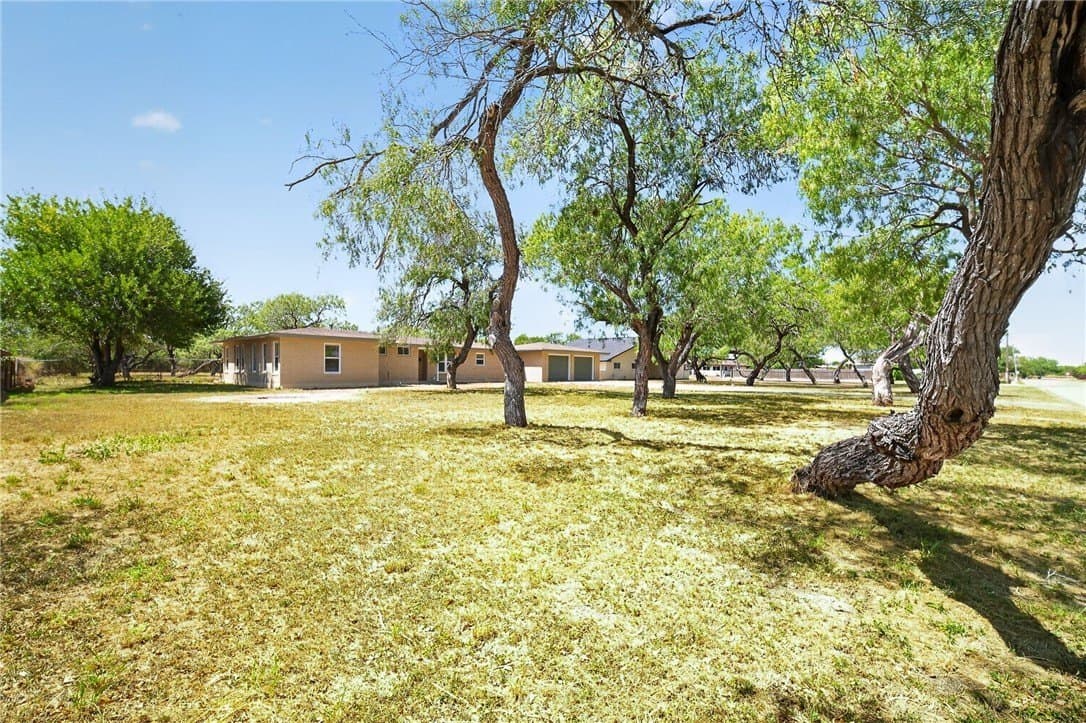 43,537 acres in Kleberg County - photo 2