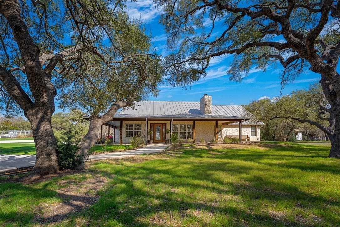 20 acres in Comal County