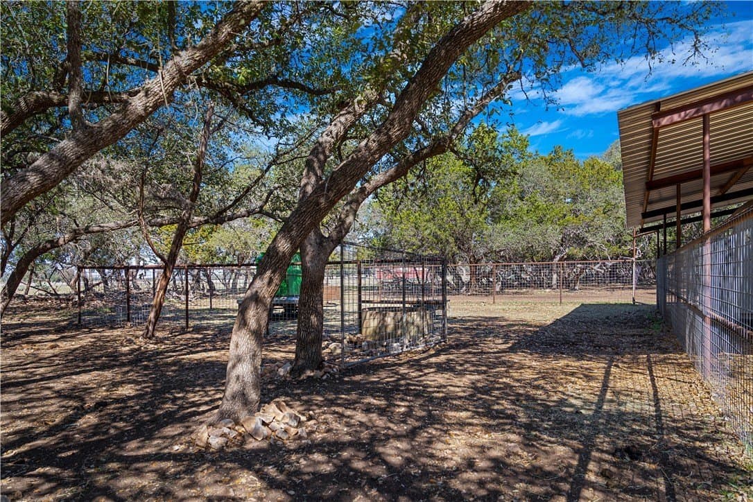 20 acres in Comal County - photo 16