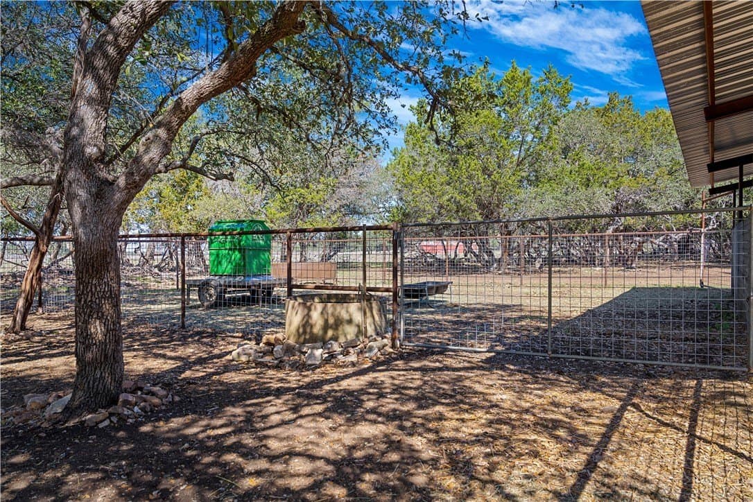 20 acres in Comal County - photo 17