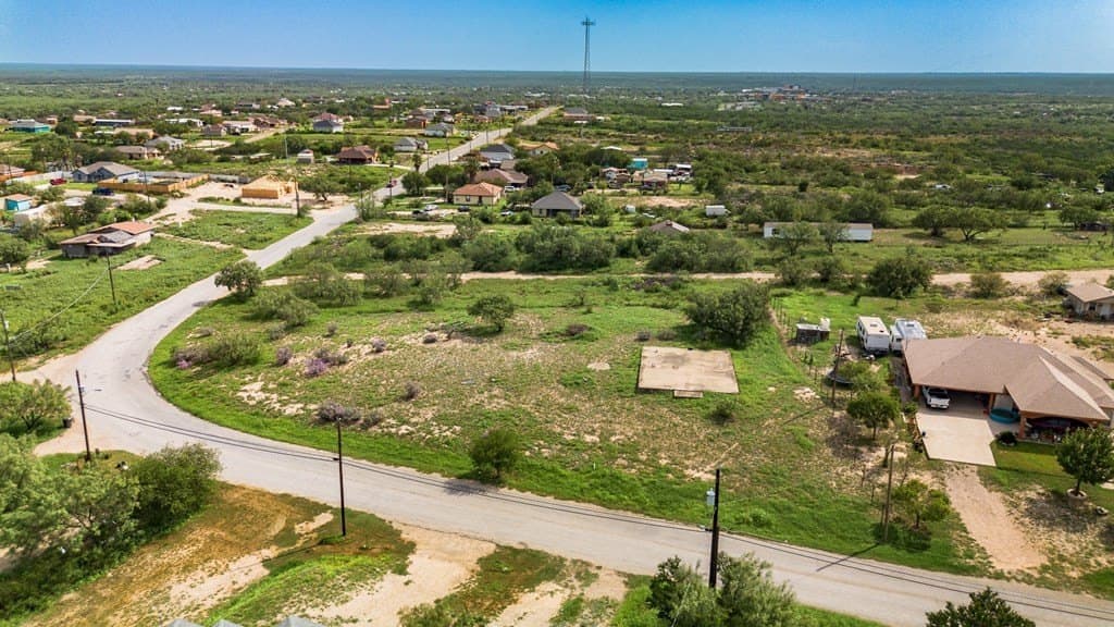 1.01 acres in Maverick County gallery image 2