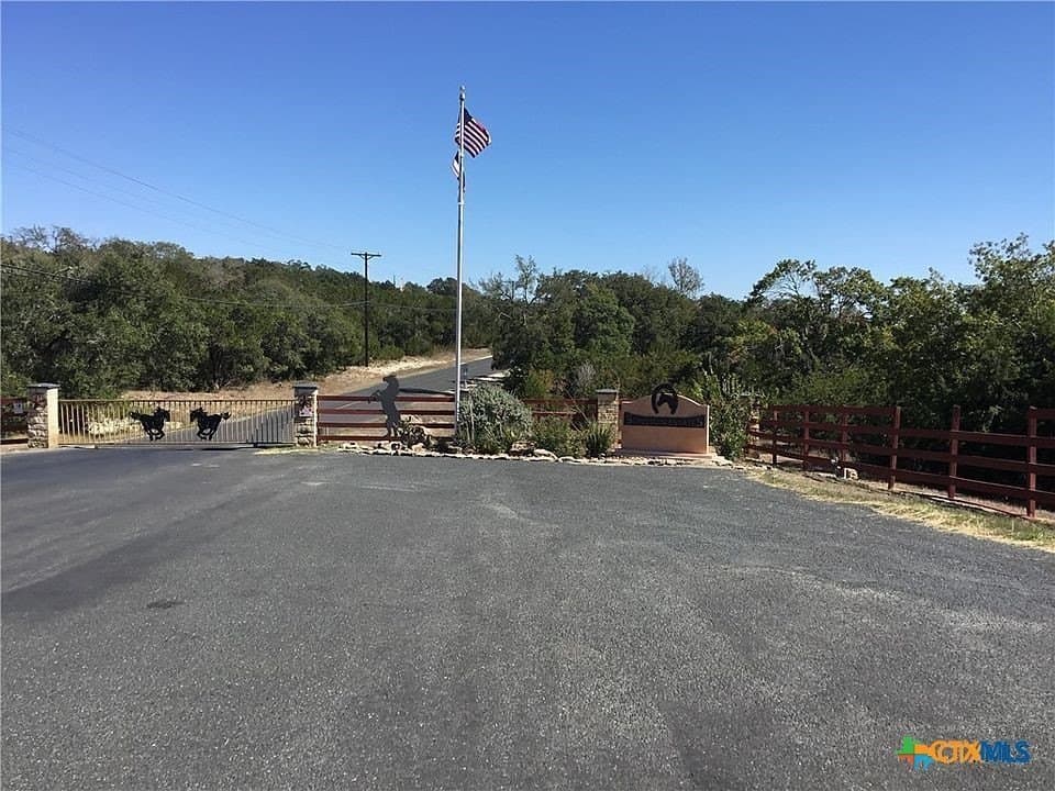 3.91 acres in Comal County - photo 3