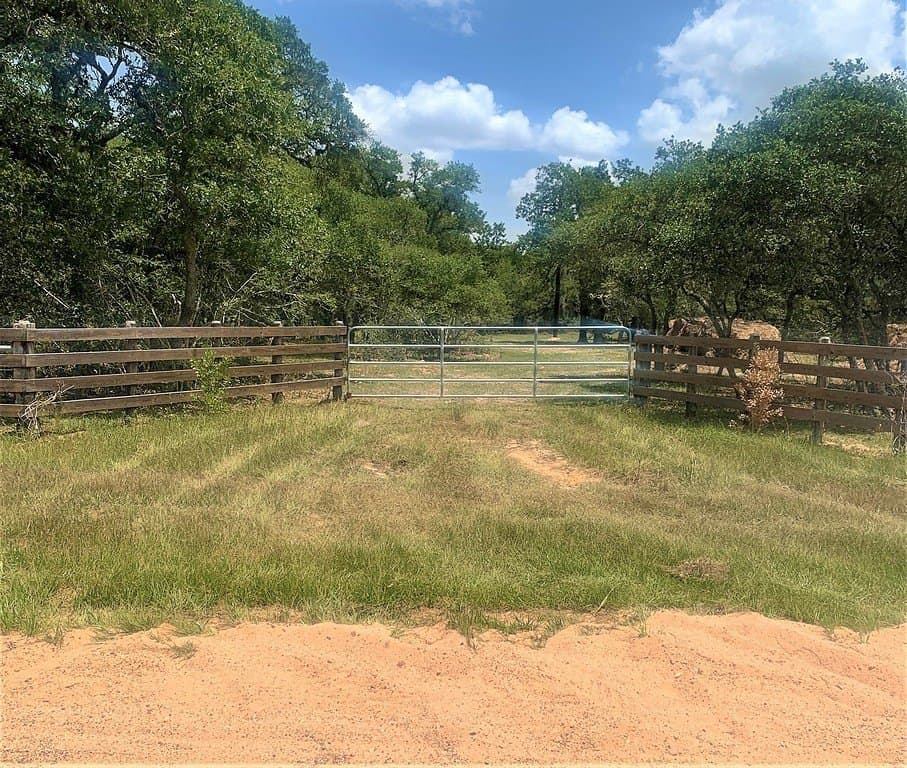 11 acres in Lavaca County