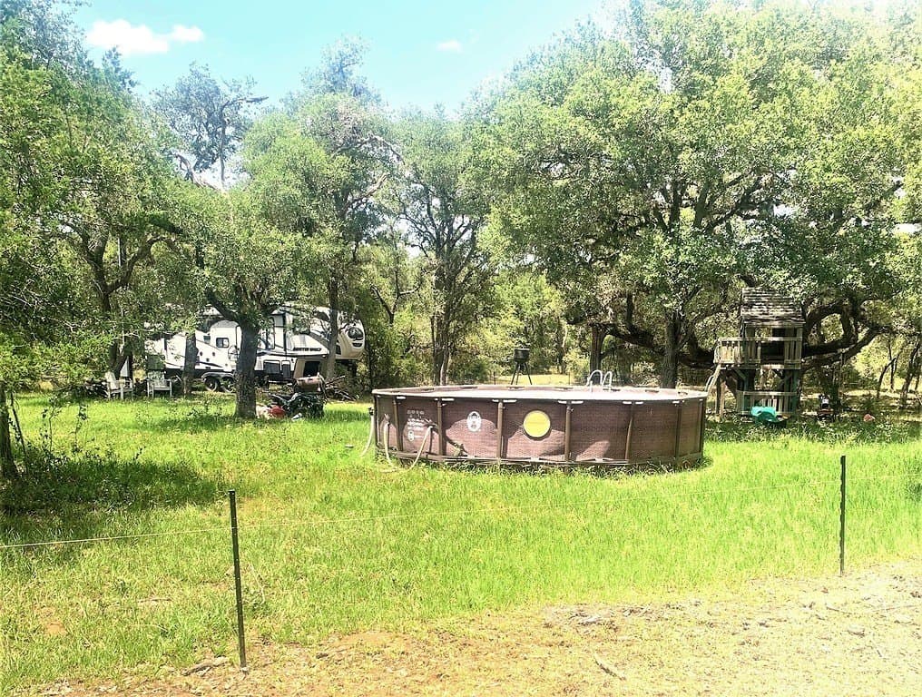 11 acres in Lavaca County gallery image 2