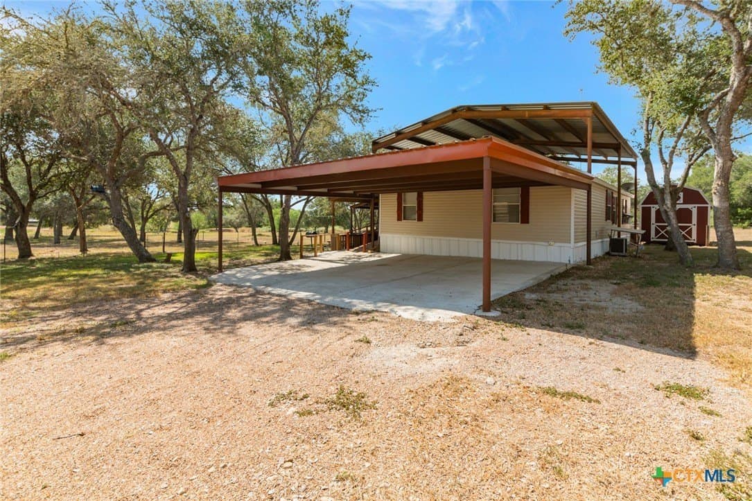 10 acres in DeWitt County - photo 4
