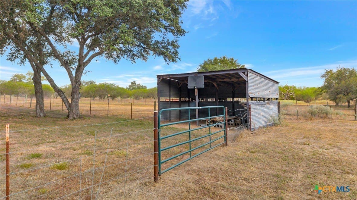 10 acres in DeWitt County - photo 30