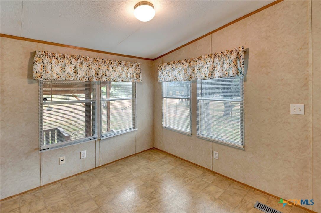 10 acres in DeWitt County - photo 12