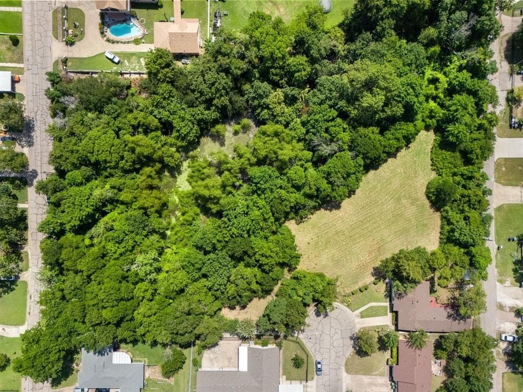 2.98 acres in Dallas County