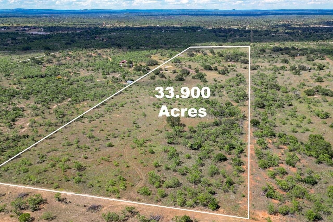 33.9 acres in Llano County