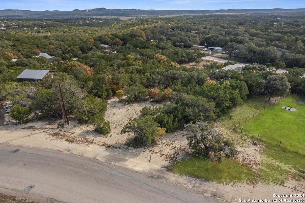 0.39 acres in Bandera County gallery image 3