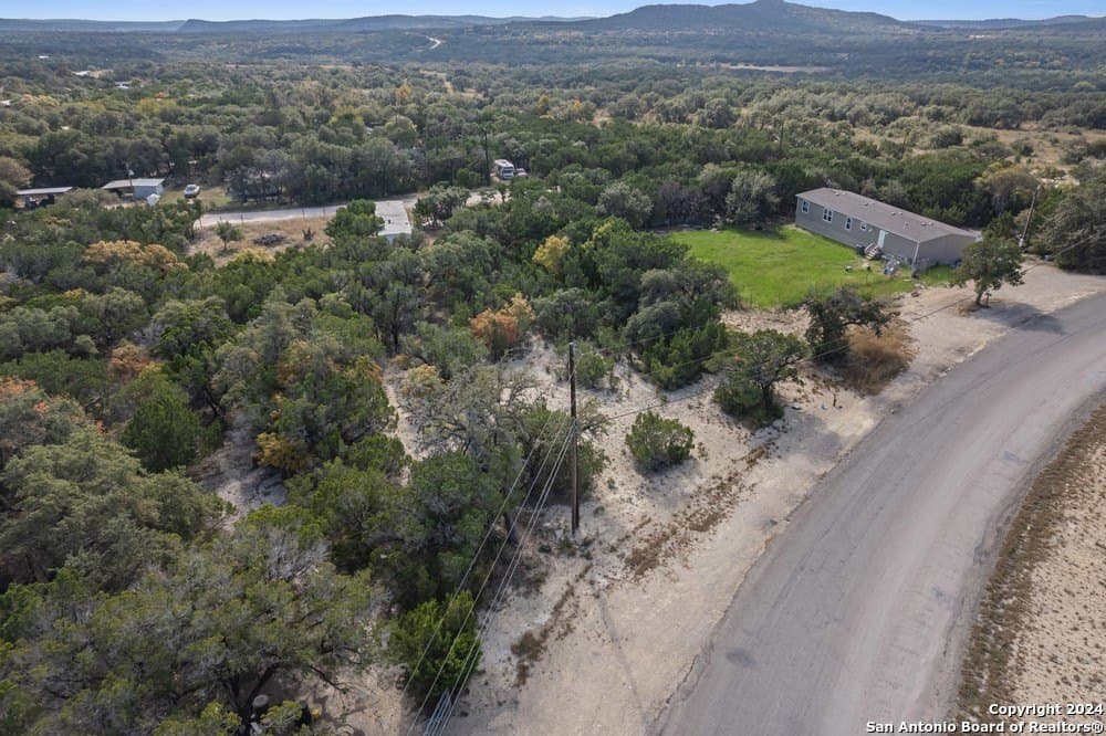 0.39 acres in Bandera County gallery image 4