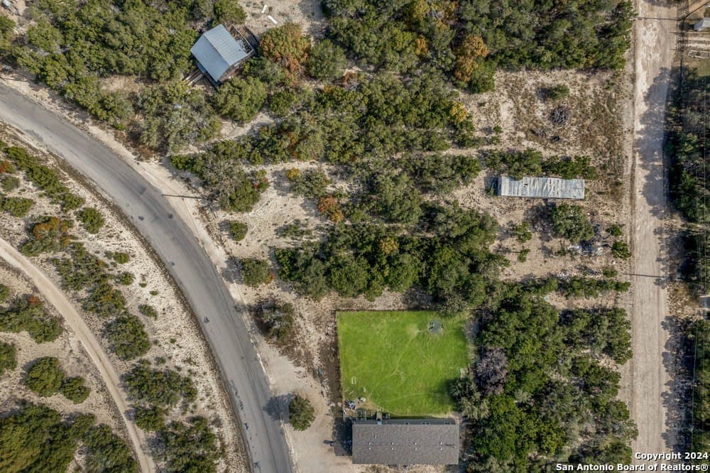 0.39 acres in Bandera County gallery image 2