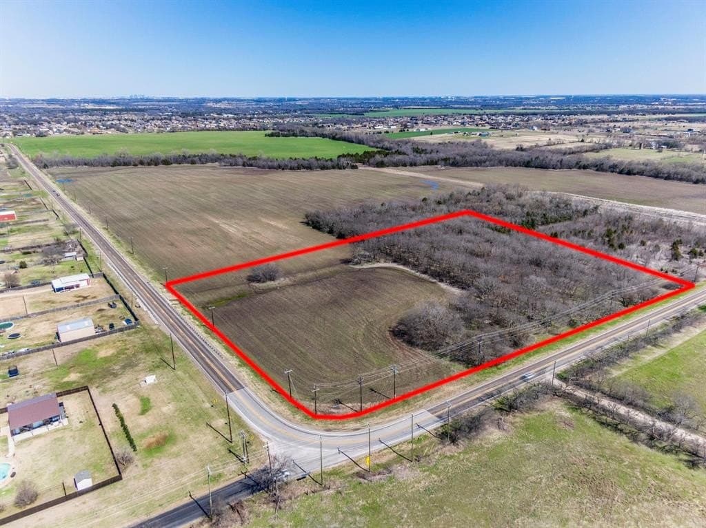10.02 acres in Ellis County