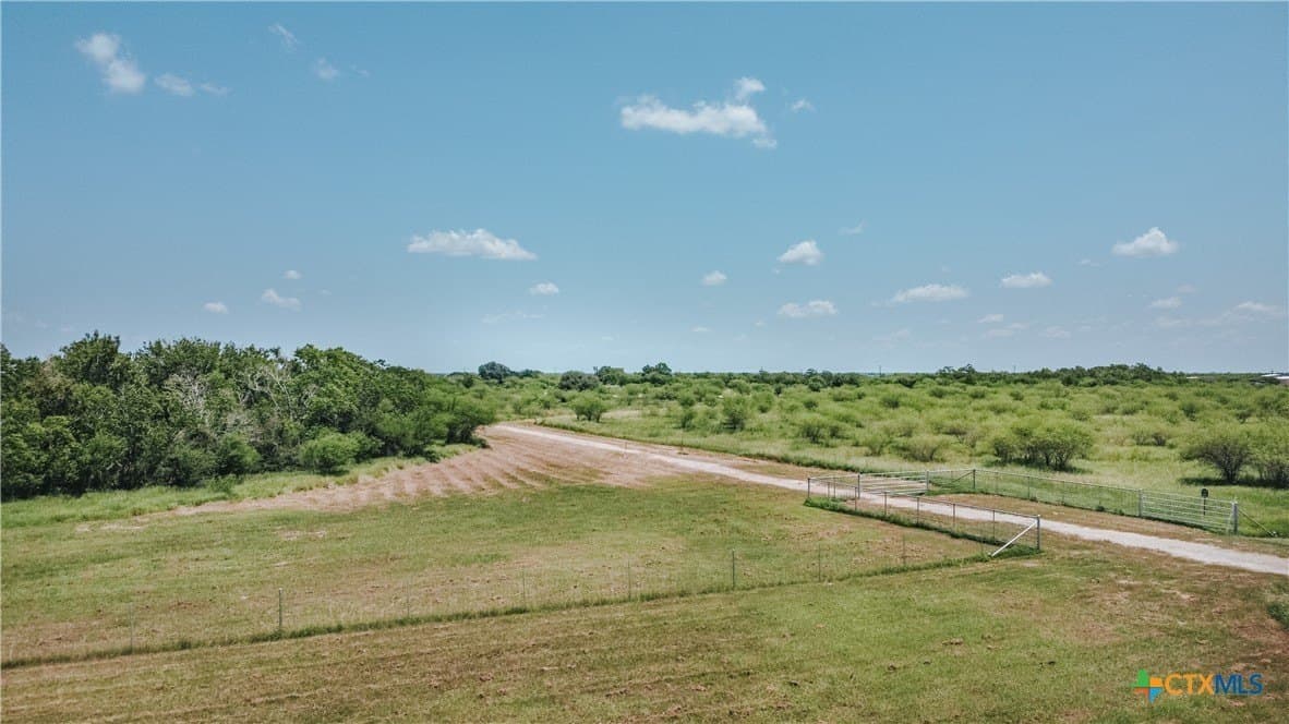 10 acres in Victoria County - photo 6
