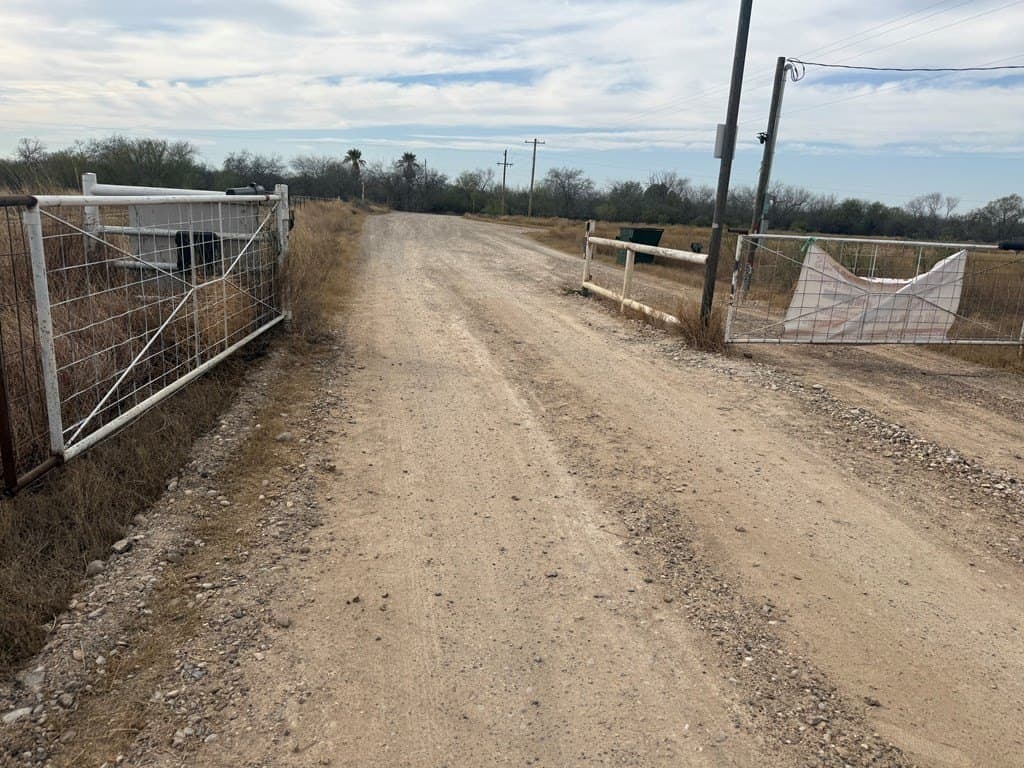 418 acres in Maverick County gallery image 2