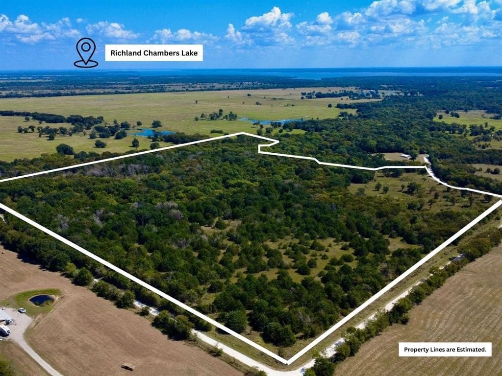 62.8 acres in Navarro County