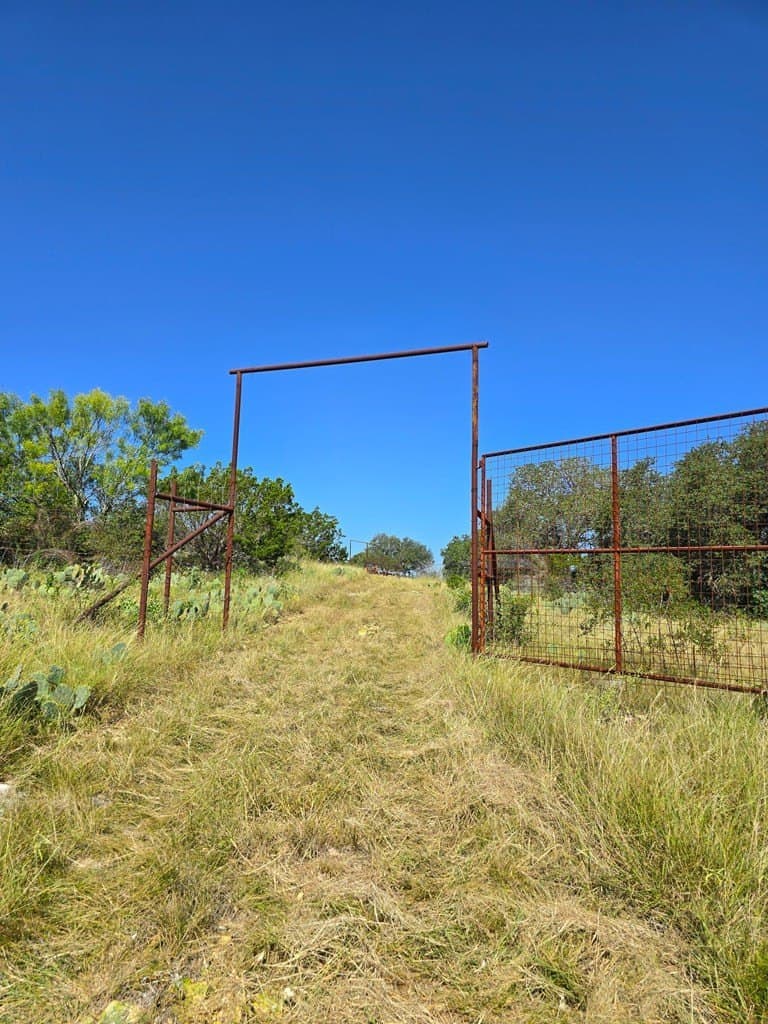 60.01 acres in Real County - photo 20