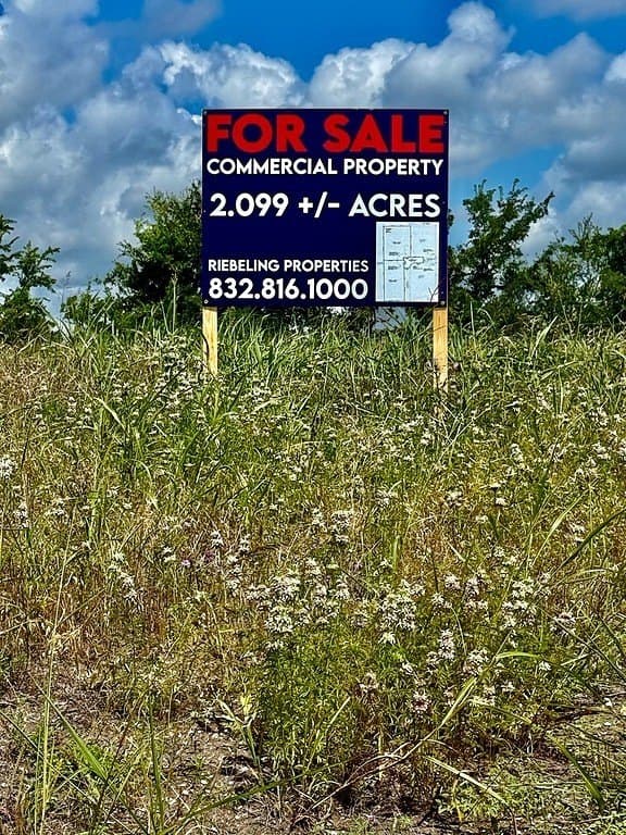 2.01 acres in Austin County gallery image 3