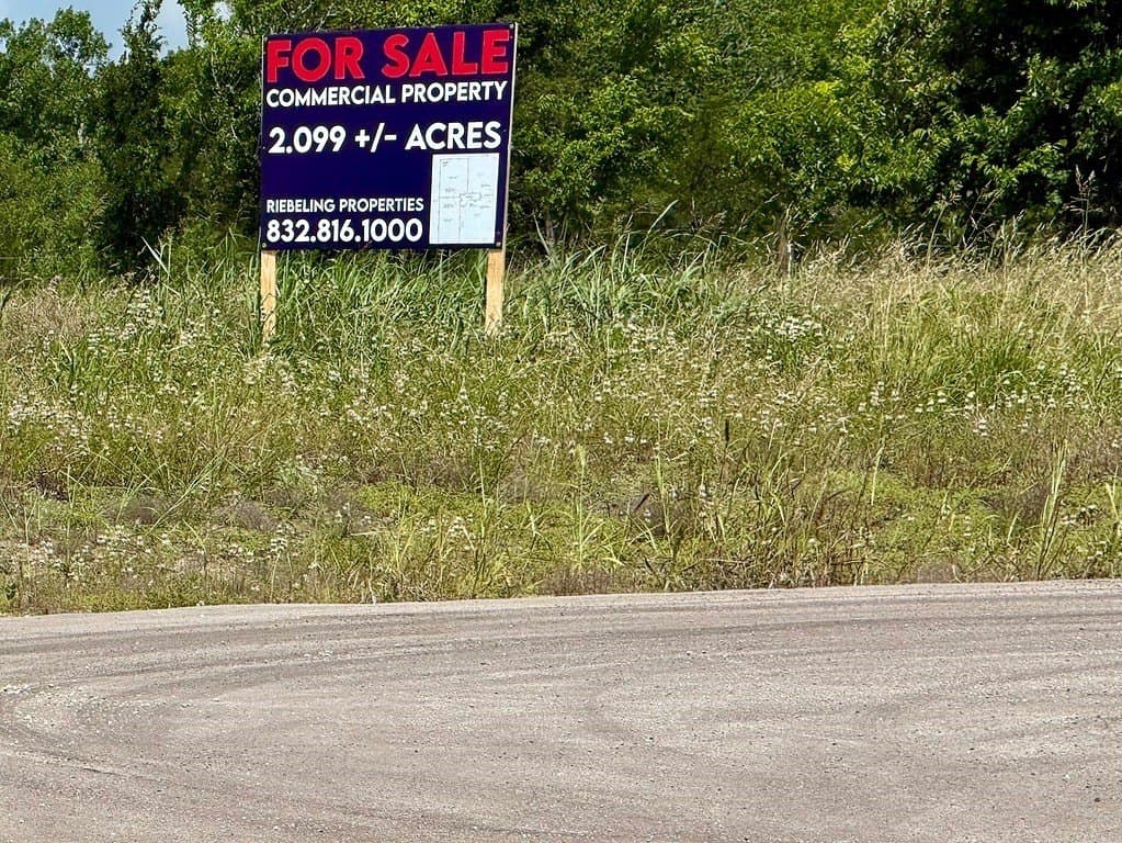 2.01 acres in Austin County