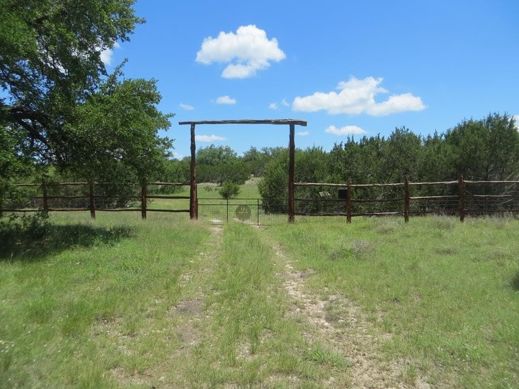 655.6 acres in Kimble County