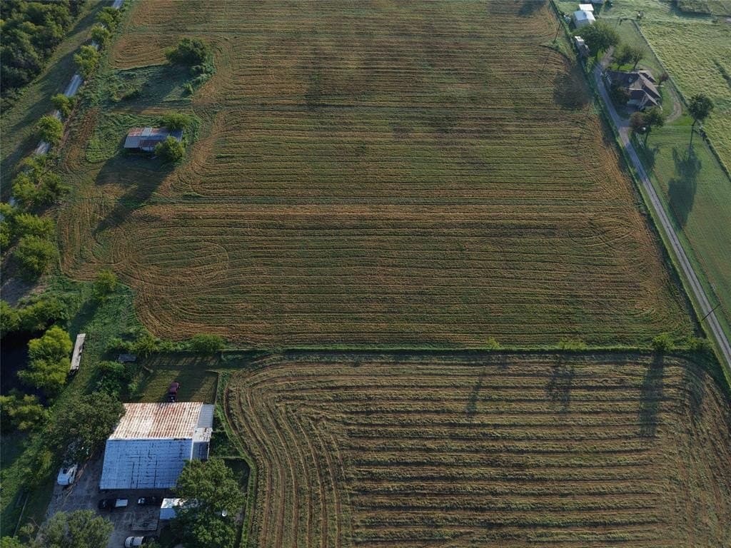 2.5 acres in Navarro County gallery image 3