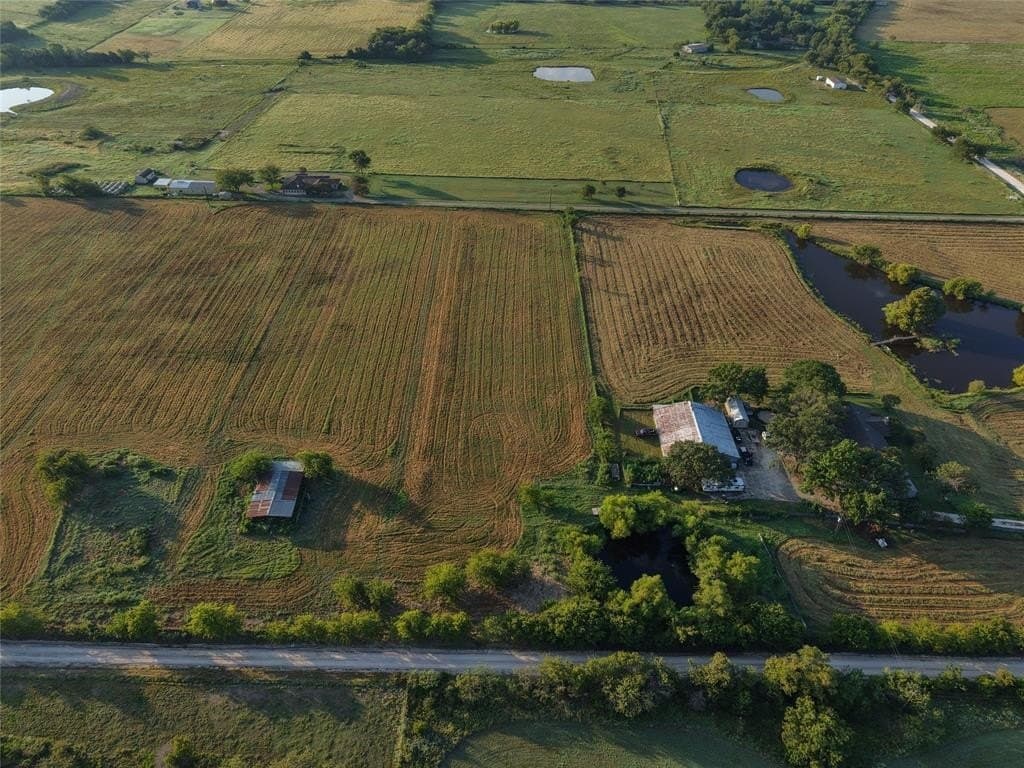 2.5 acres in Navarro County