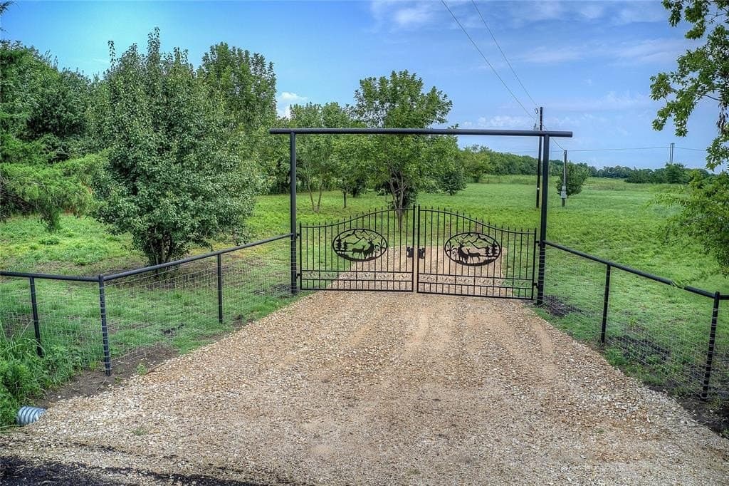 1.41 acres in Lamar County gallery image 2
