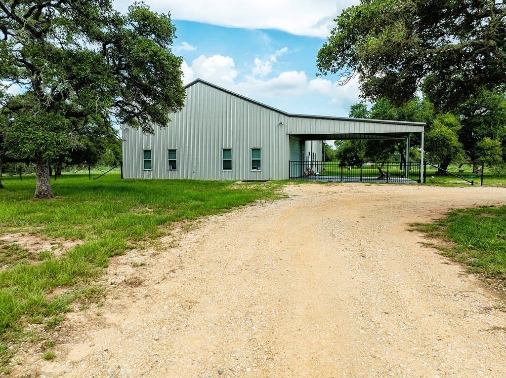 32 acres in Lavaca County - photo 6