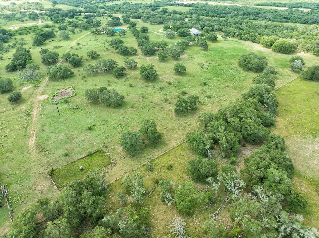32 acres in Lavaca County gallery image 2