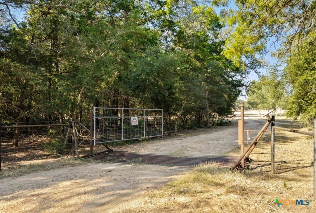 21 acres in Bastrop County gallery image 4