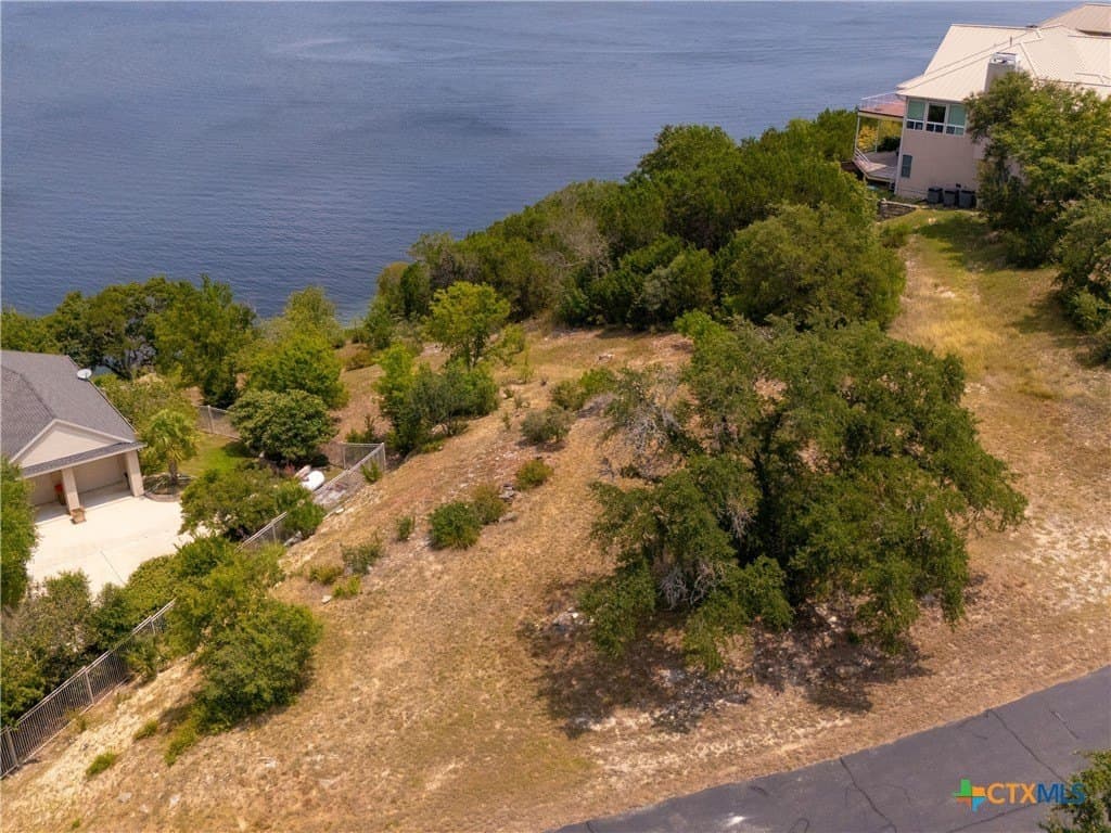 0.72 acres in Comal County - photo 2