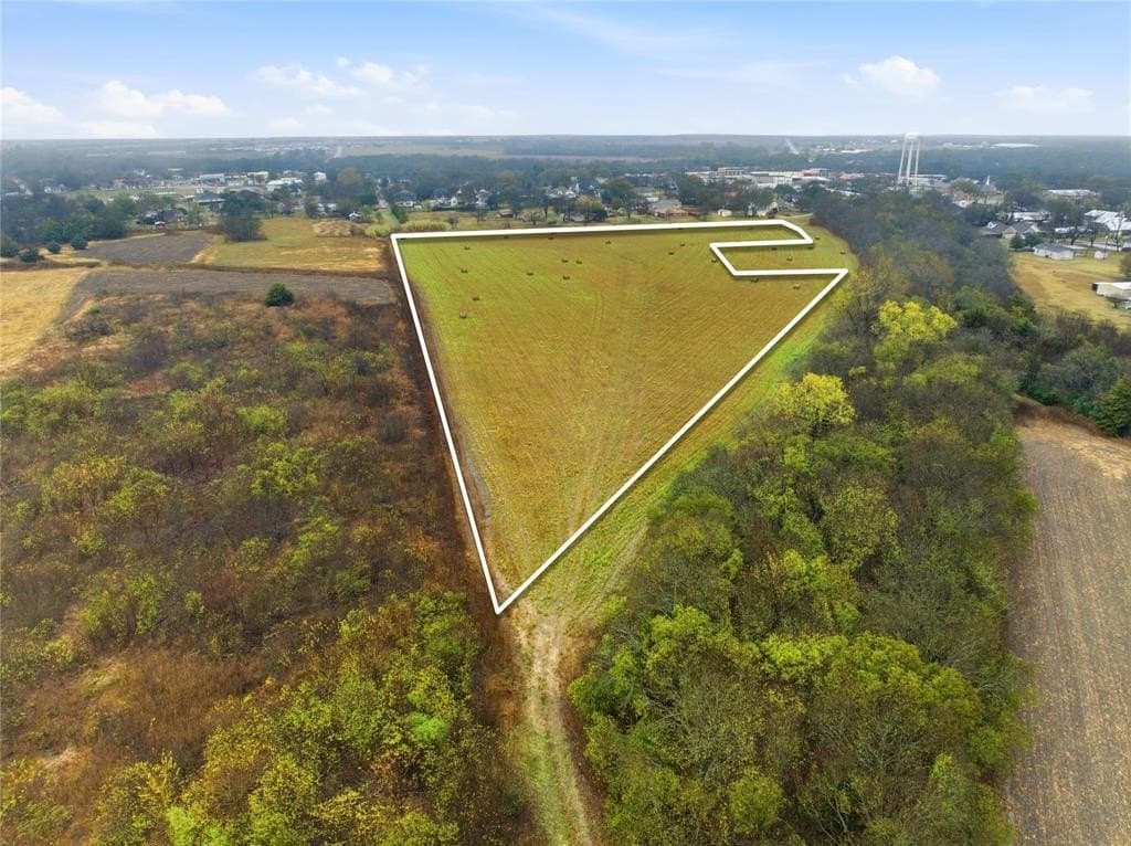 8.6 acres in Ellis County gallery image 2