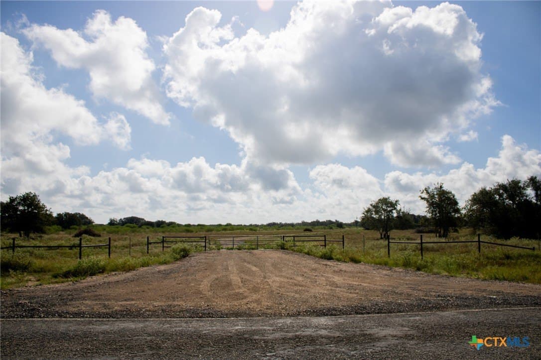 32.25 acres in Goliad County