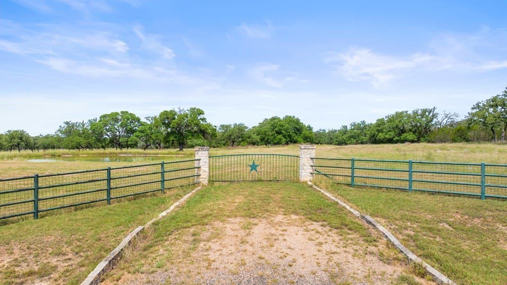 25.01 acres in Blanco County gallery image 4
