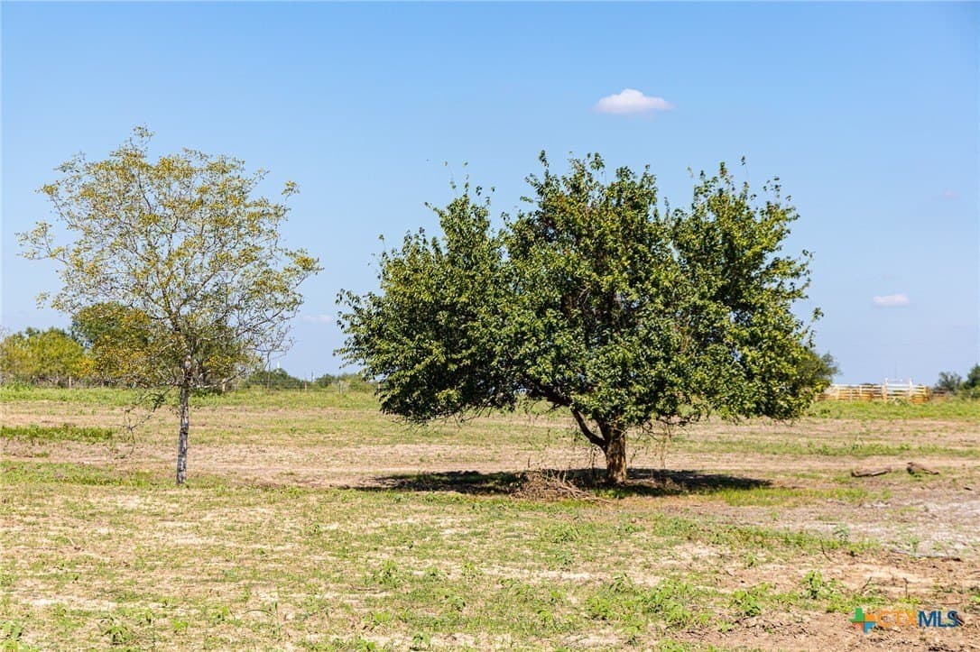2.69 acres in Lavaca County