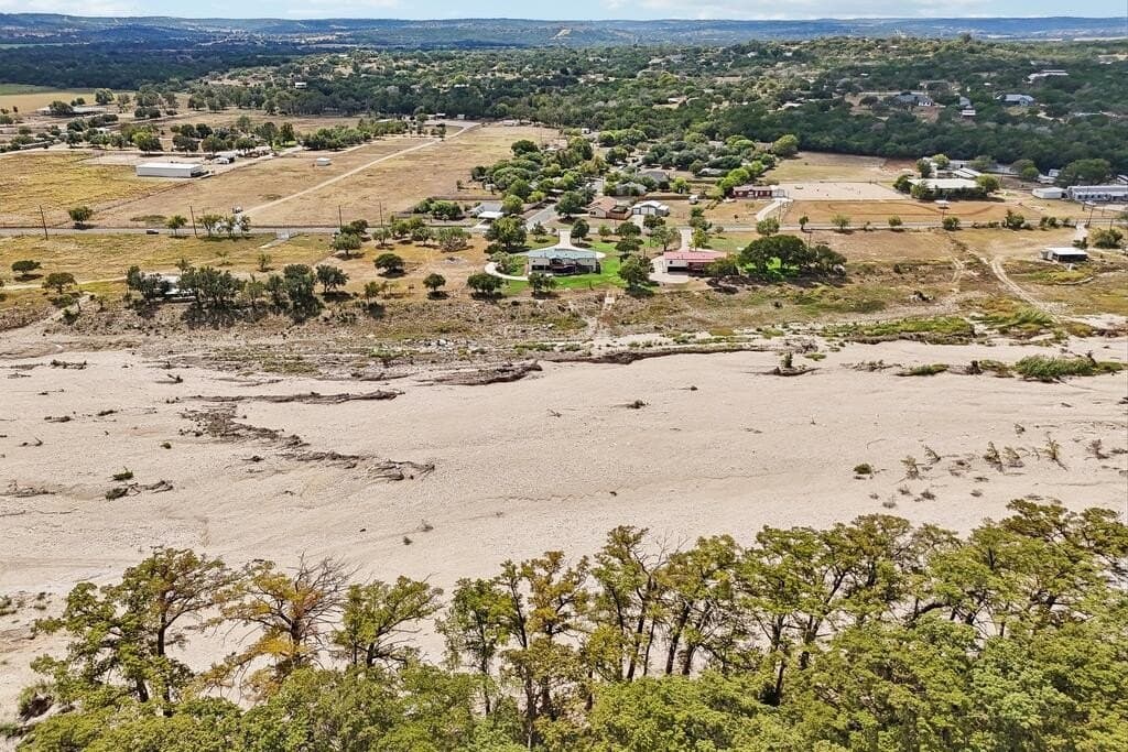 3.79 acres in Kerr County - photo 8