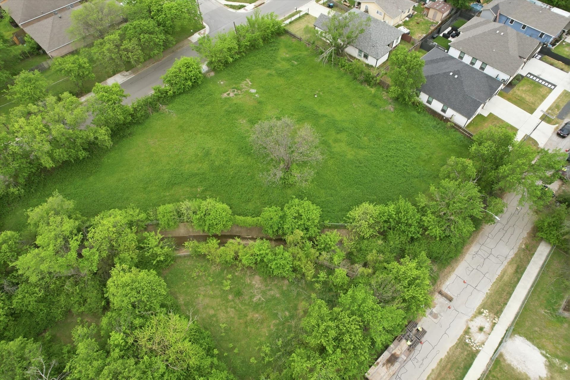 0.87 acres in Tarrant County gallery image 3