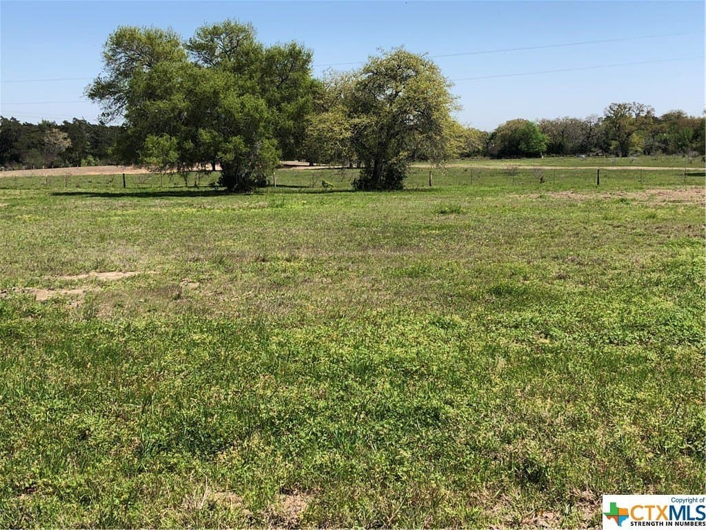 1.09 acres in Lavaca County gallery image 4