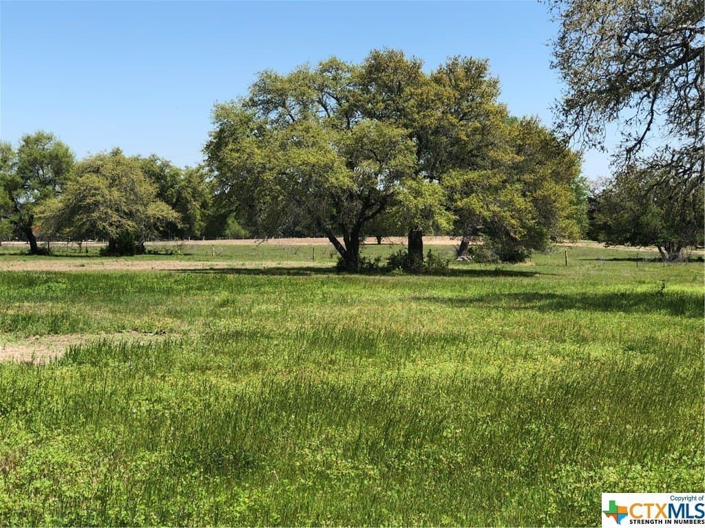 1.09 acres in Lavaca County gallery image 2