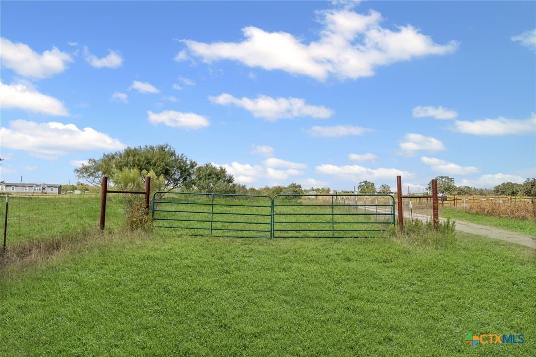 7.41 acres in Bastrop County gallery image 3