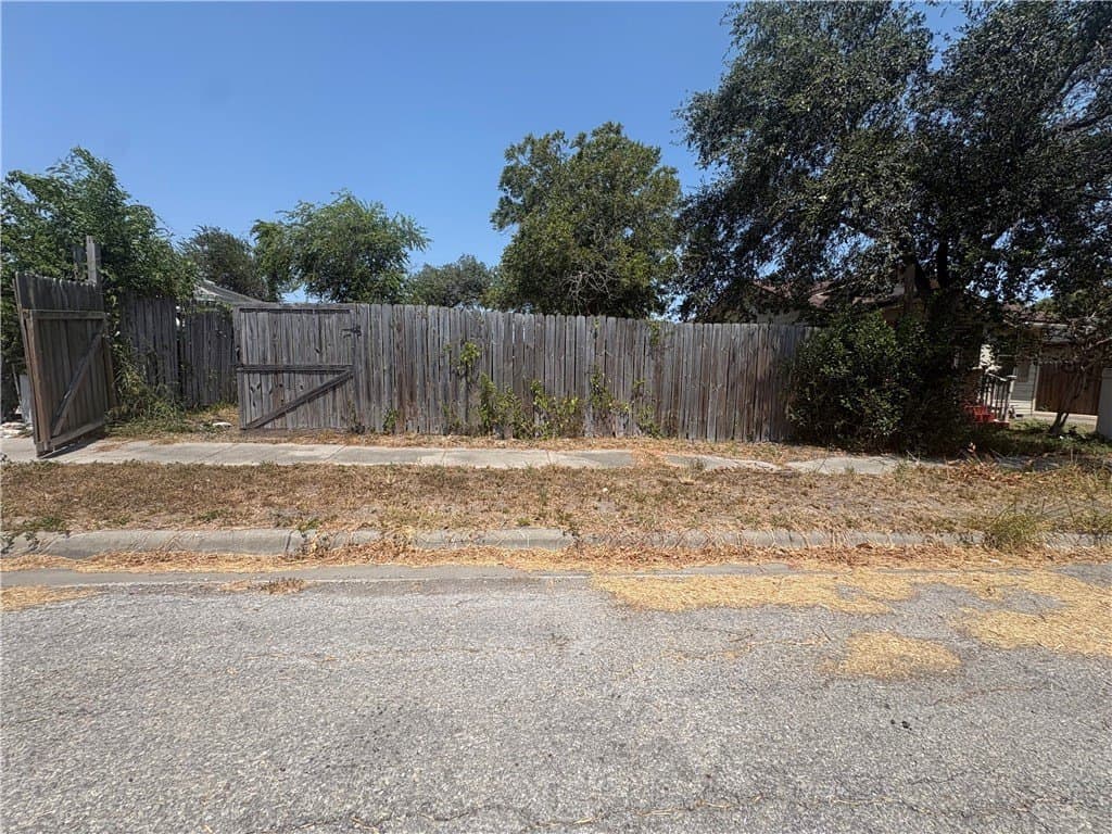 0.09 acres in Nueces County - photo 4